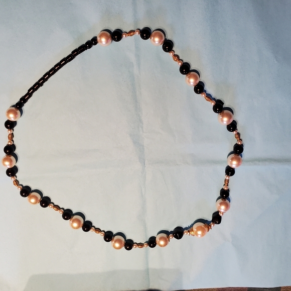 Black, Pearl and gold beaded necklace - Picture 1 of 4